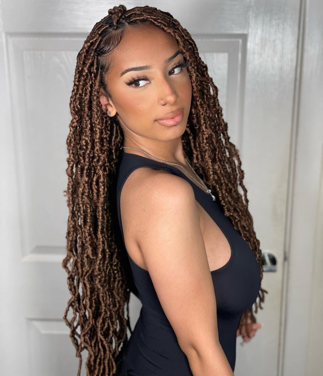 Mid-Back Wavy Soft Locs Mid-Back Wavy Soft Locs — Simple Length Locs