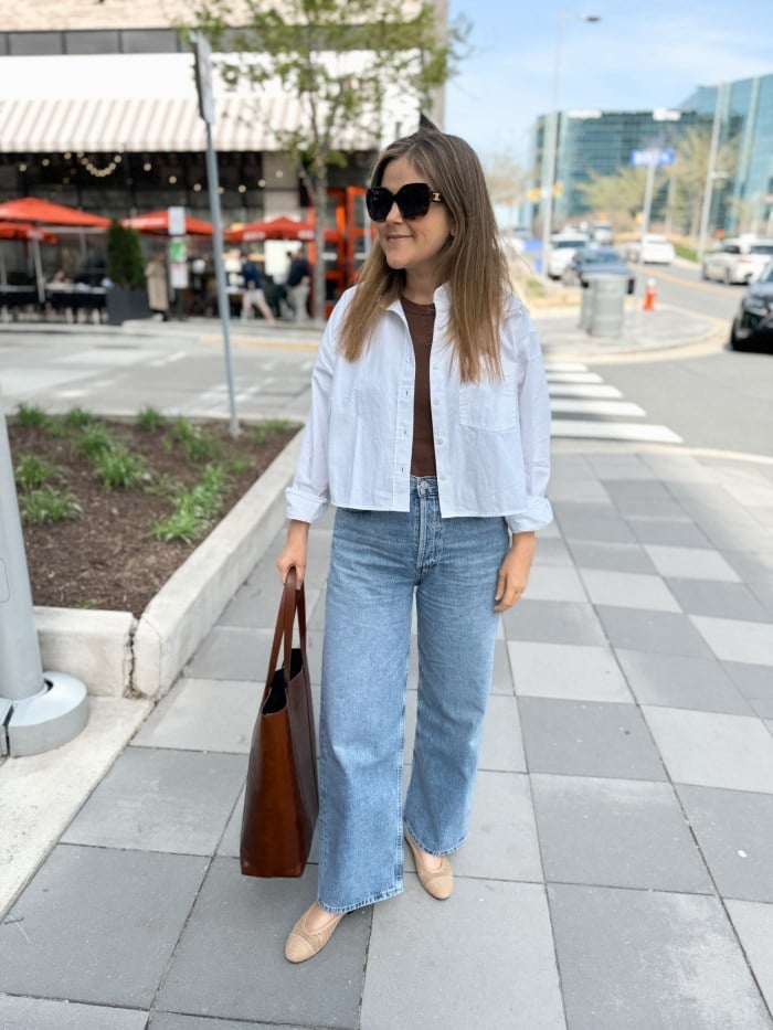 High Waisted Wide Leg Light Blue Jeans With Cropped Shirt — Simple Light Blue Jeans Outfits