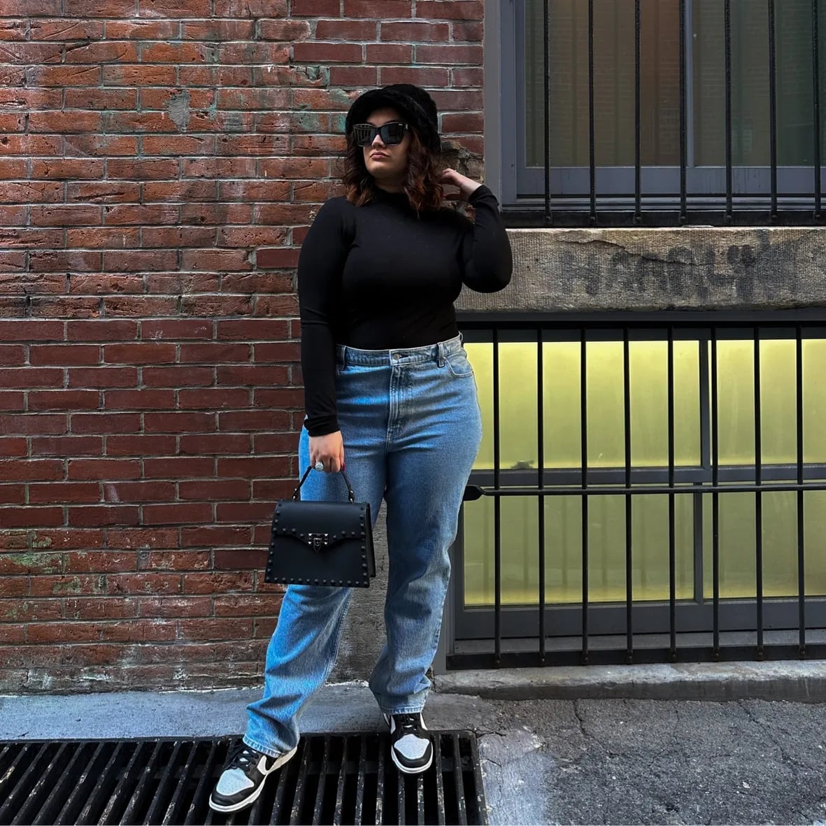 High Waisted Straight Leg Light Blue Jeans With Bucket Hat — Simple Light Blue Jeans Outfits