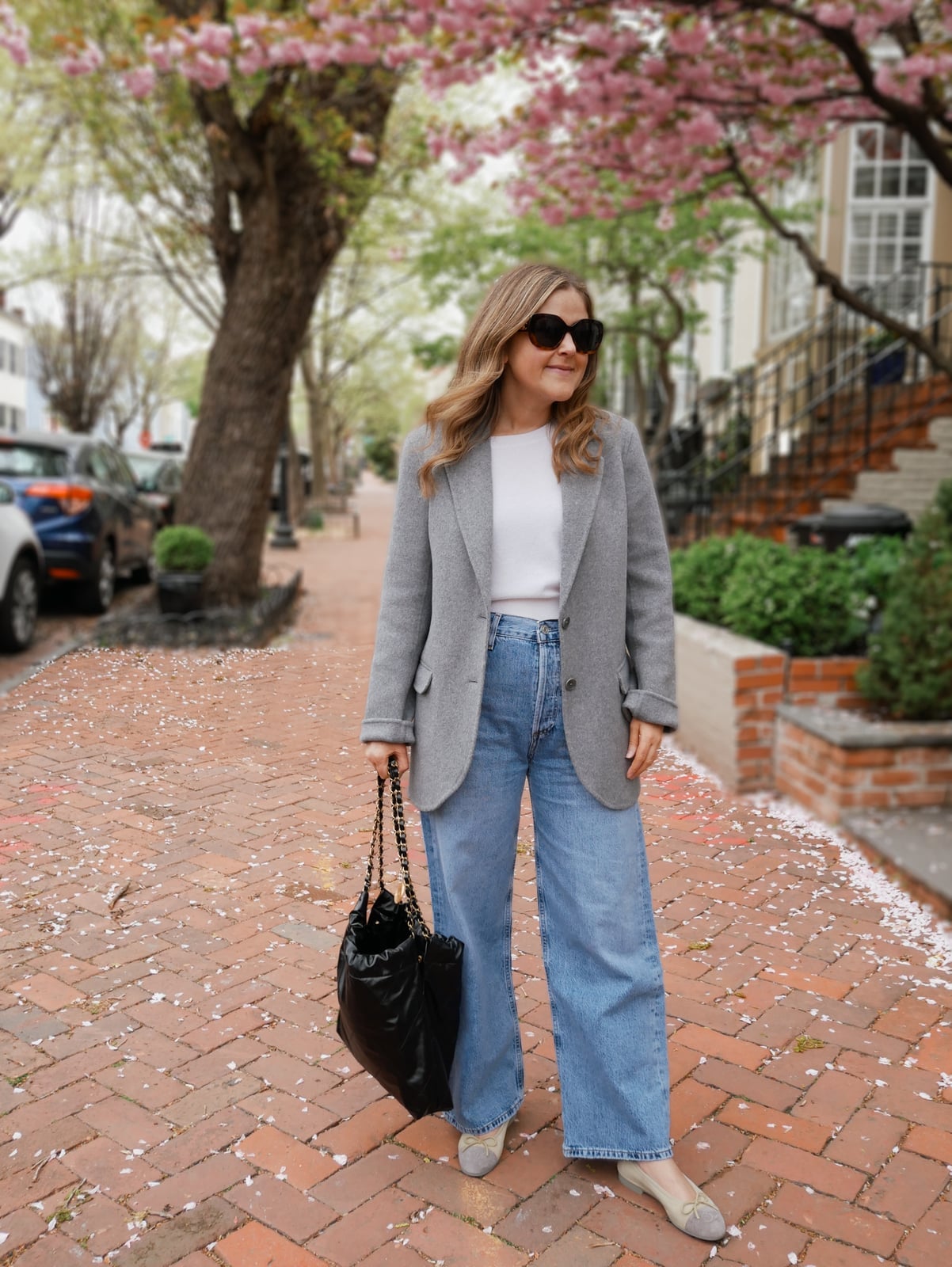 Wide Leg Light Blue Jeans With Gray Blazer — Simple Light Blue Jeans Outfits