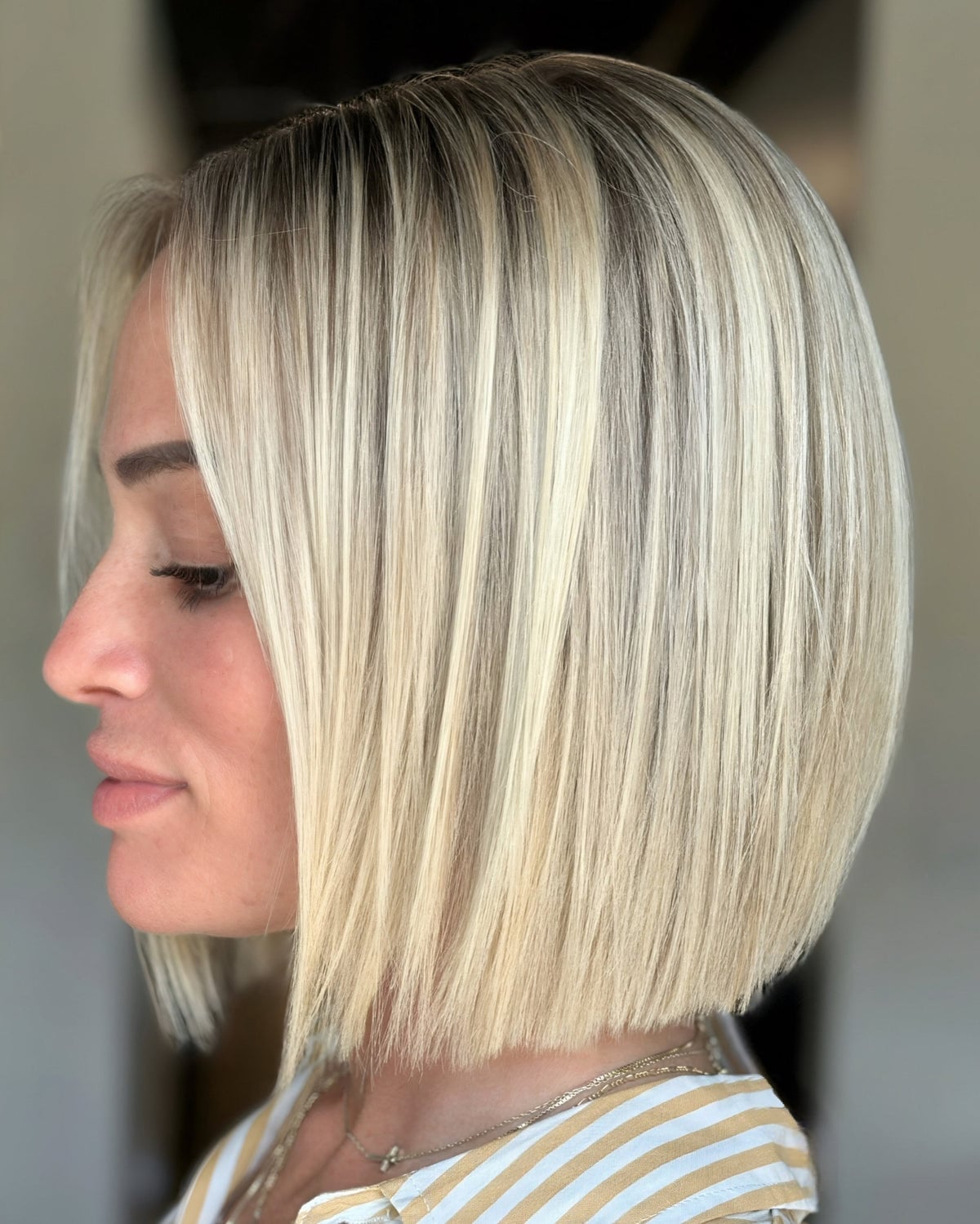 Blunt Chin Bob With Glossy Ash Blonde Blunt Chin Bob With Glossy Ash Blonde — Simple Long Bob