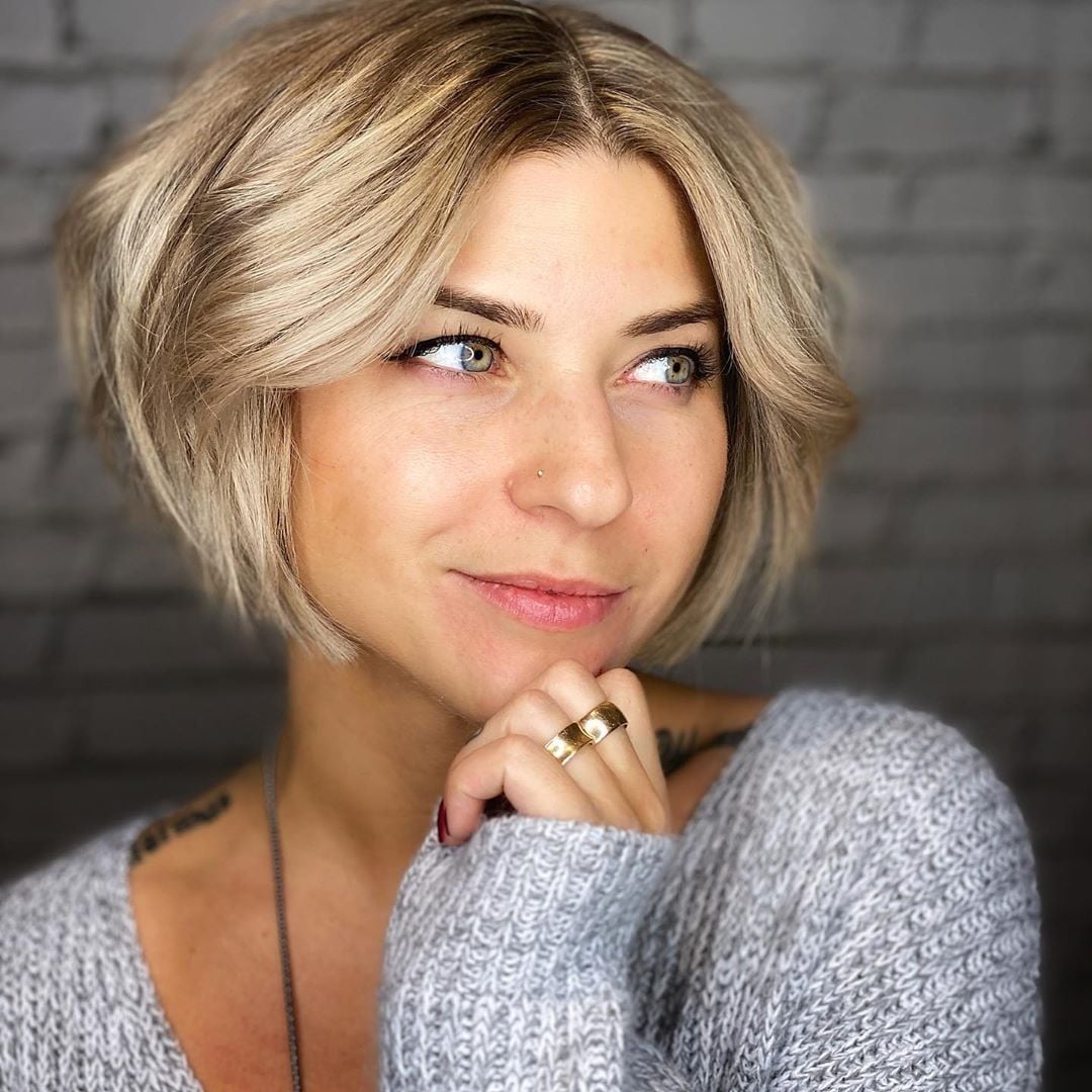Chin Bob With Curtain Bangs And Ash Blonde Chin Bob With Curtain Bangs And Ash Blonde — Simple Long Bob