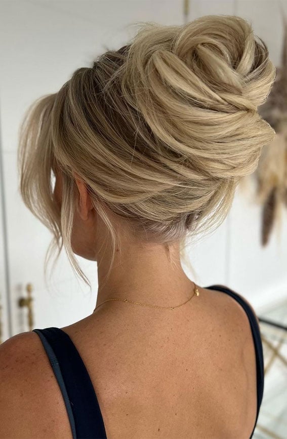 Voluminous Blonde Updo with Lived-In Texture Voluminous Blonde Updo with Lived-In Texture — Simple Loose Updo