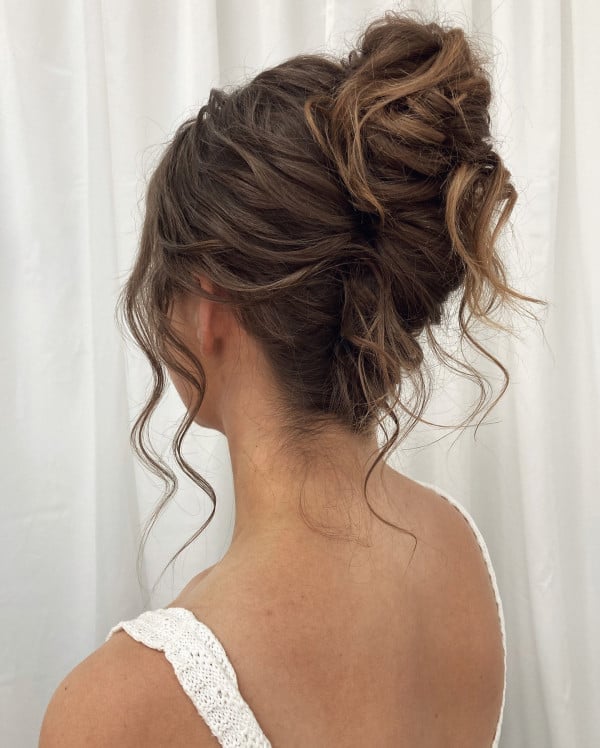 Brown Balayage Messy Textured Bun Brown Balayage Messy Textured Bun — Simple Loose Updo