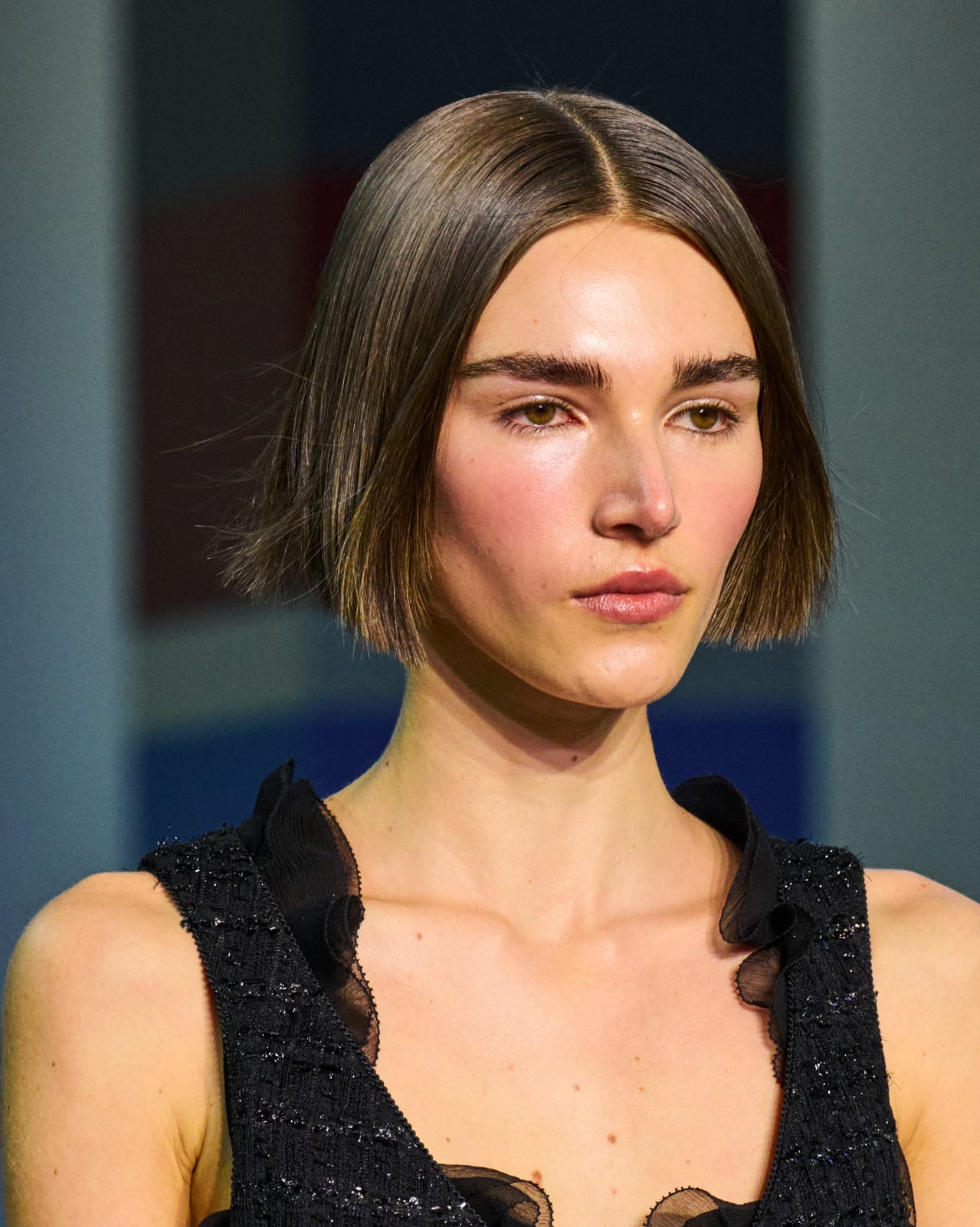 Sleek Chin Length Bob With Dark Brown Highlights — Simple Medium Bob