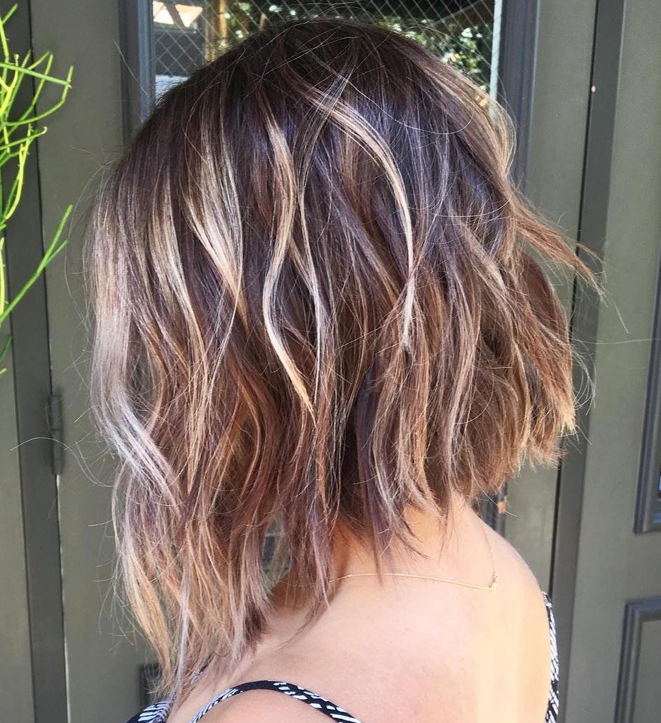 Collarbone Bob With Blonde Highlights and Loose Waves — Simple Medium Bob