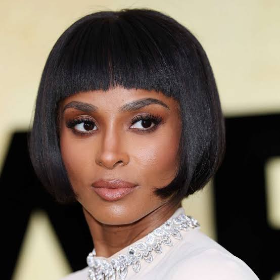 Chin Blunt Bob With Black Curtain Bangs — Simple Medium Bob