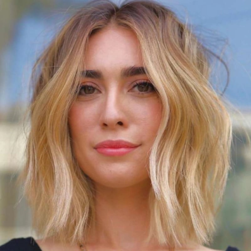 Chin Length Blonde Bob With Blunt Bangs, Close-Up Take — Simple Medium Bob