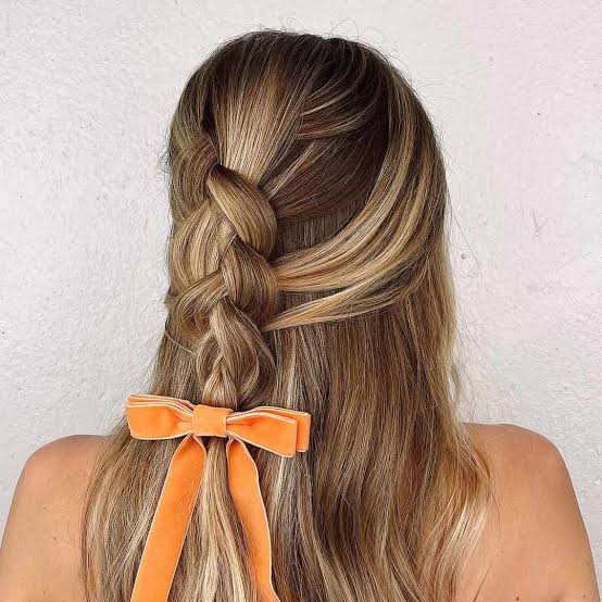 Collarbone Half-Up With Side Braid and Bow — Simple Medium Braids