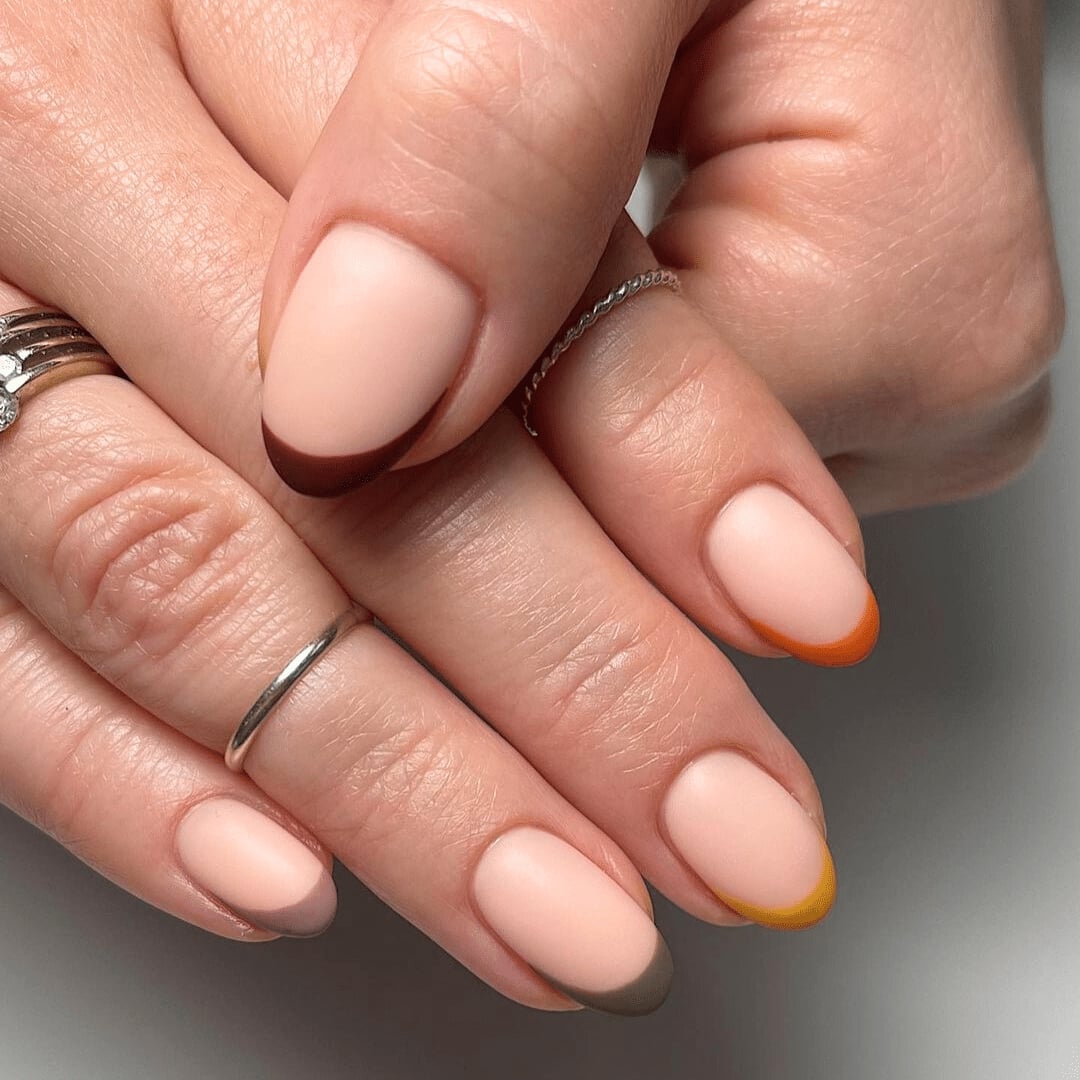 Oval Medium Nails With Contrasting Color French Tips Oval Medium Nails With Contrasting Color French Tips — Simple Nail Shapes