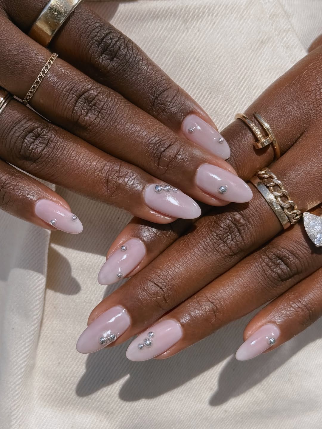 Medium Almond Nails With Scattered Silver Rhinestones Medium Almond Nails With Scattered Silver Rhinestones — Simple Nail Shapes