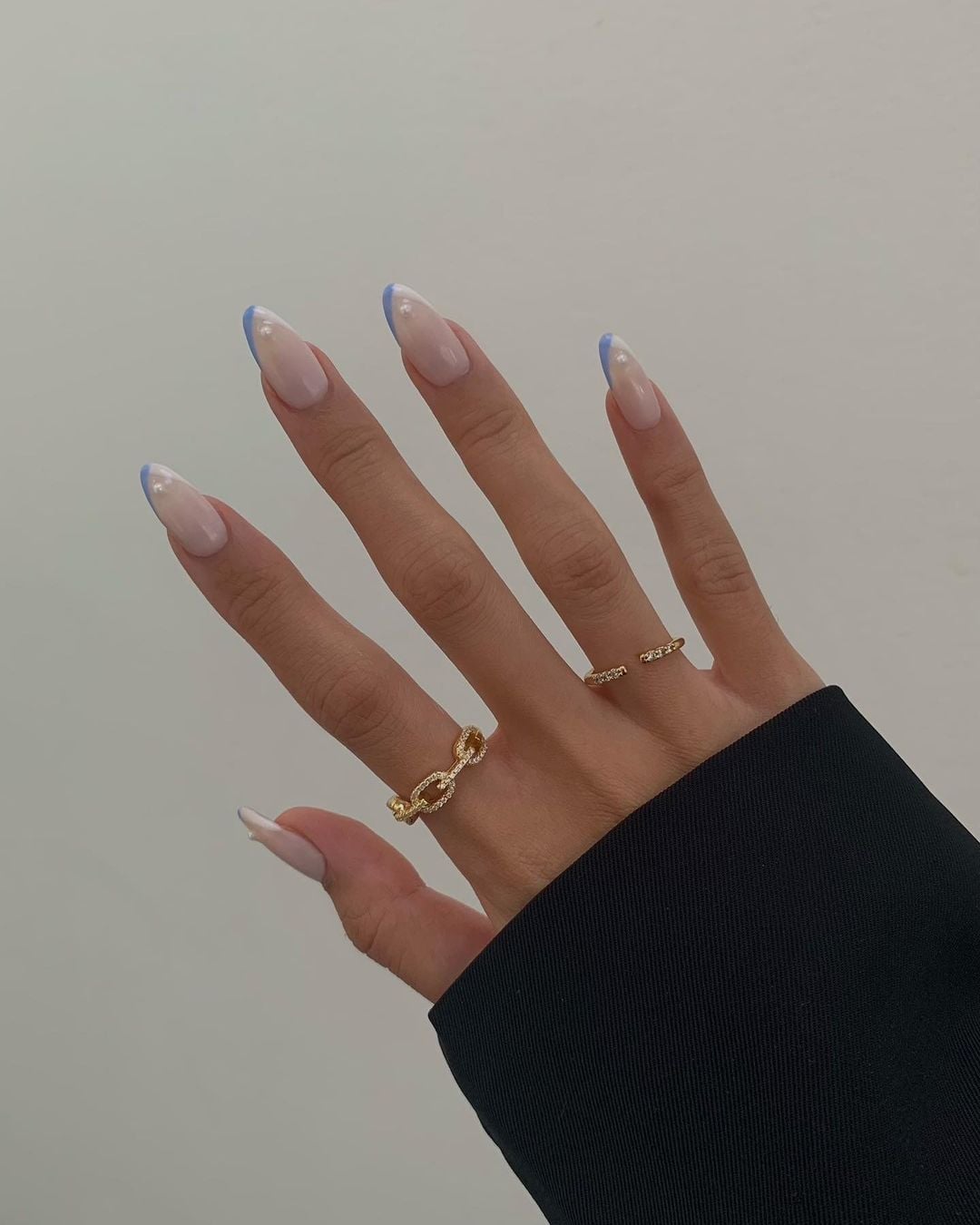 Milky White Medium Almond With Silver Line Accent Milky White Medium Almond With Silver Line Accent — Simple Nail Shapes