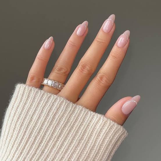 Sheer Pink Short Almond With Silver Edge Outline Sheer Pink Short Almond With Silver Edge Outline — Simple Nail Shapes