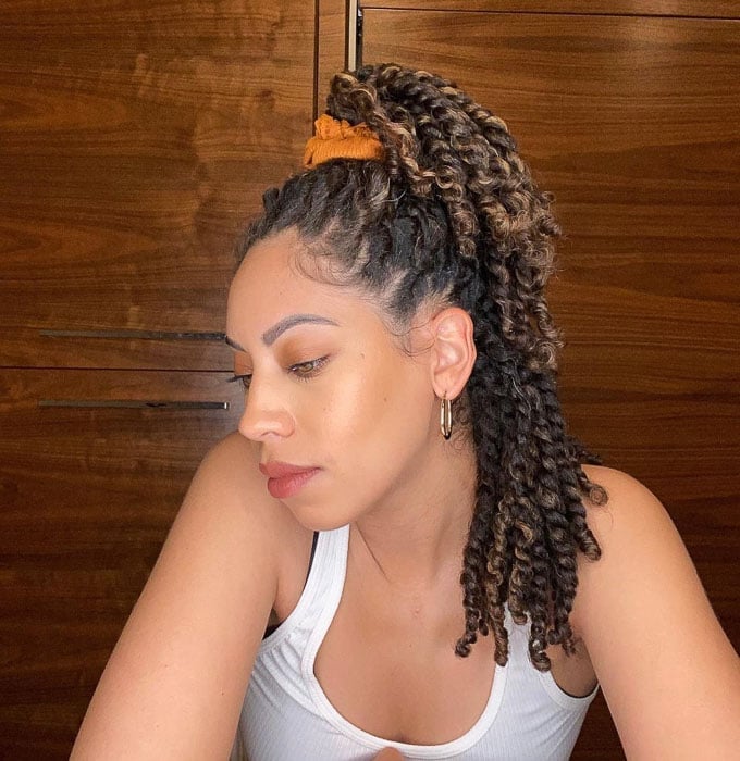 Mid-Back Twisted Ponytail With Blonde Highlights — Simple Natural Twists