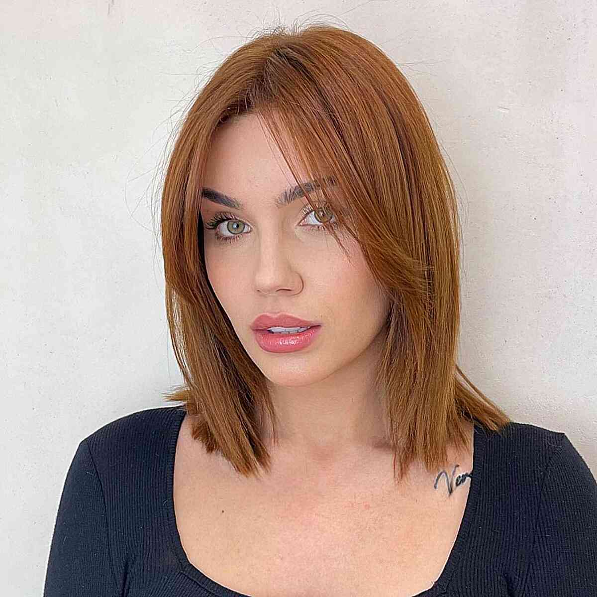 Collarbone Medium Auburn Lob With Curtain Bangs Collarbone Medium Auburn Lob With Curtain Bangs — Simple New Hairstyles