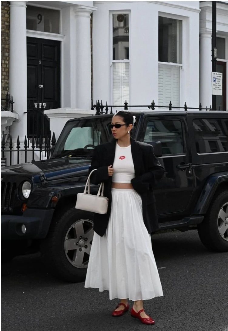 Chic ensemble with red Mary Jane flats — Simple Outfits with Flats