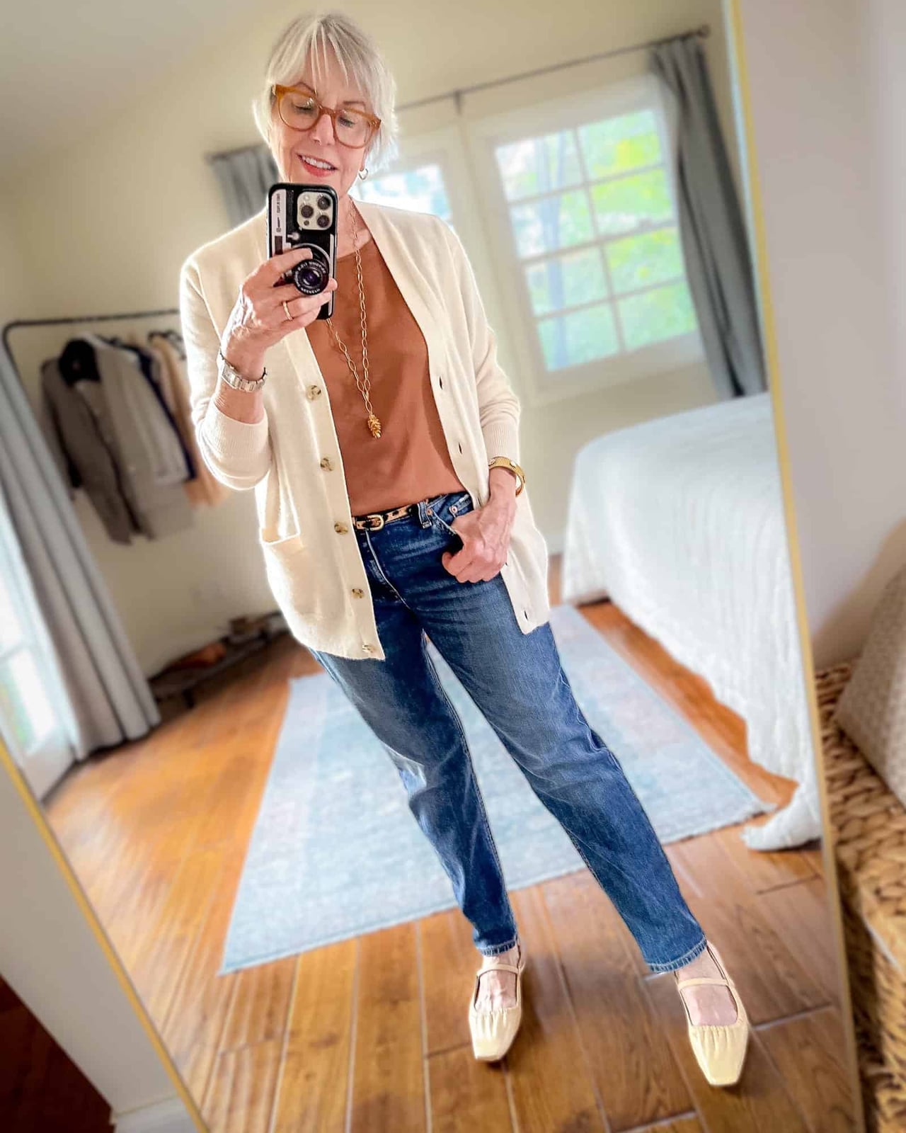 Casual layering with cream ballet flats — Simple Outfits with Flats