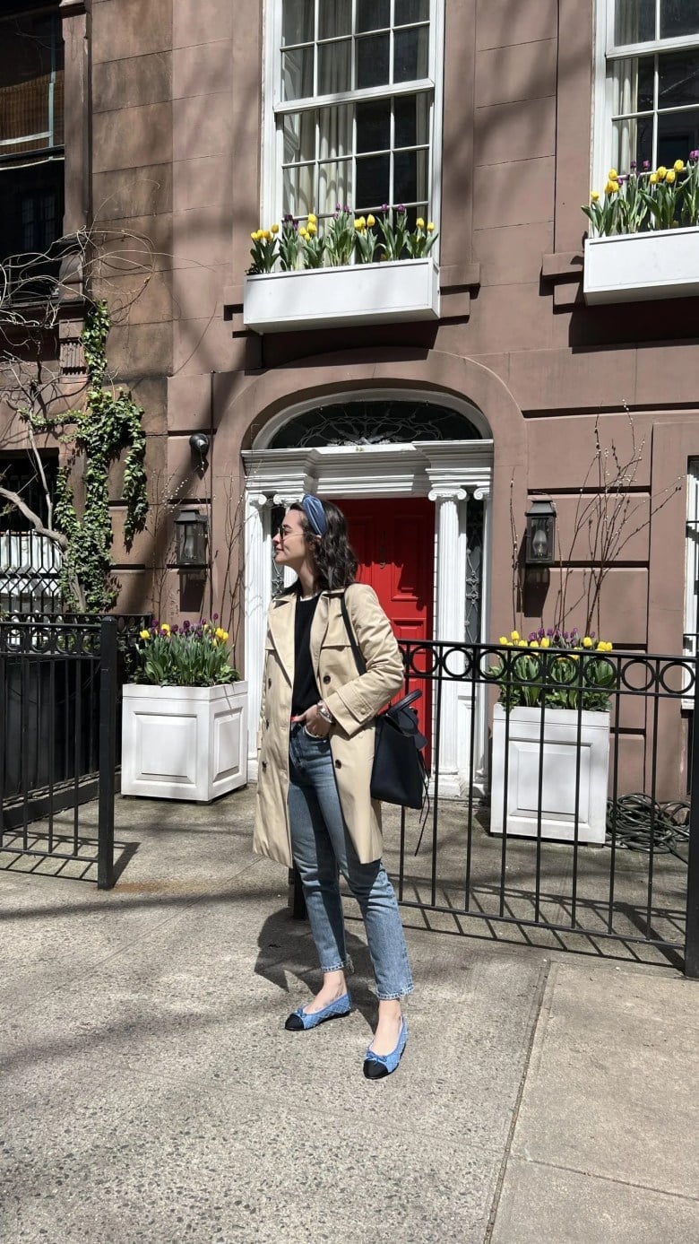 Casual trench coat outfit with cap-toe flats — Simple Outfits with Flats