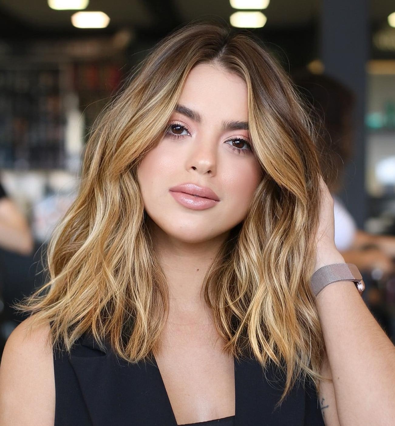 Collarbone Lob With Honey Balayage — Simple Oval Face Haircuts