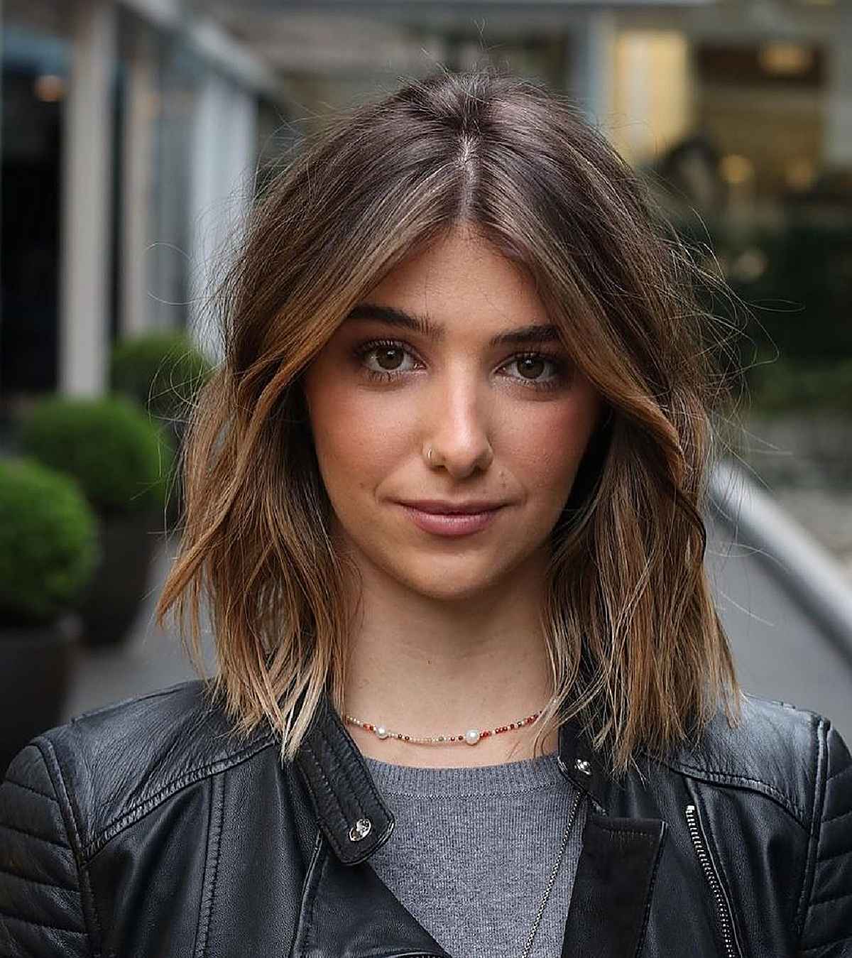 Collarbone Lob With Dark Blonde Balayage — Simple Oval Face Haircuts