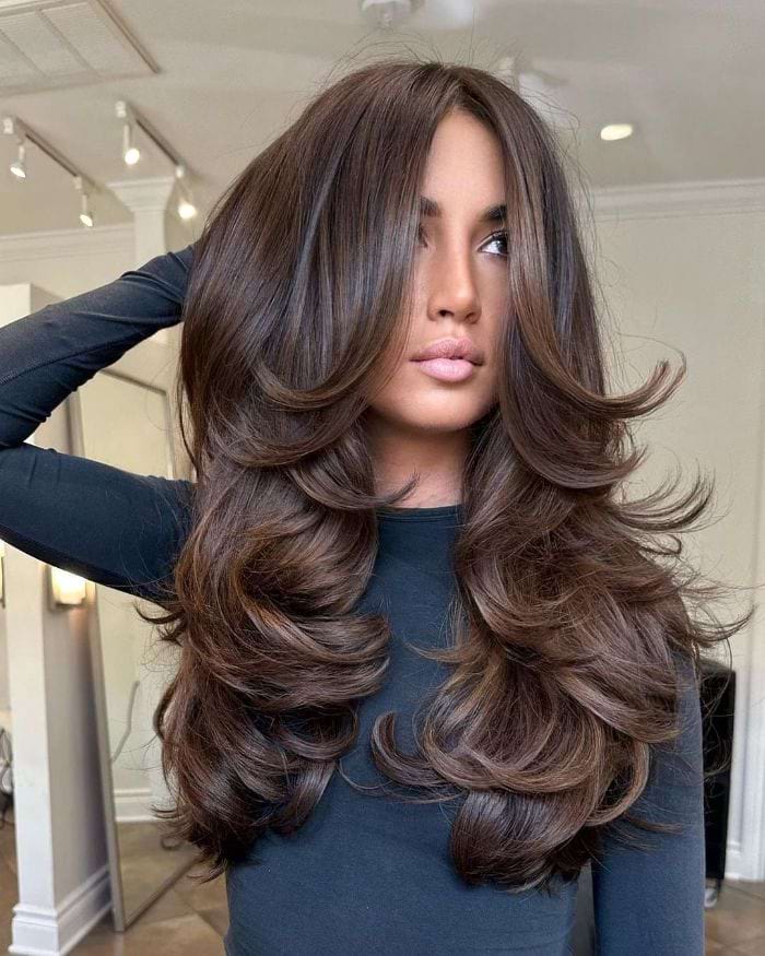 Mid-Back Layers With Dark Brown Highlights — Simple Oval Face Haircuts