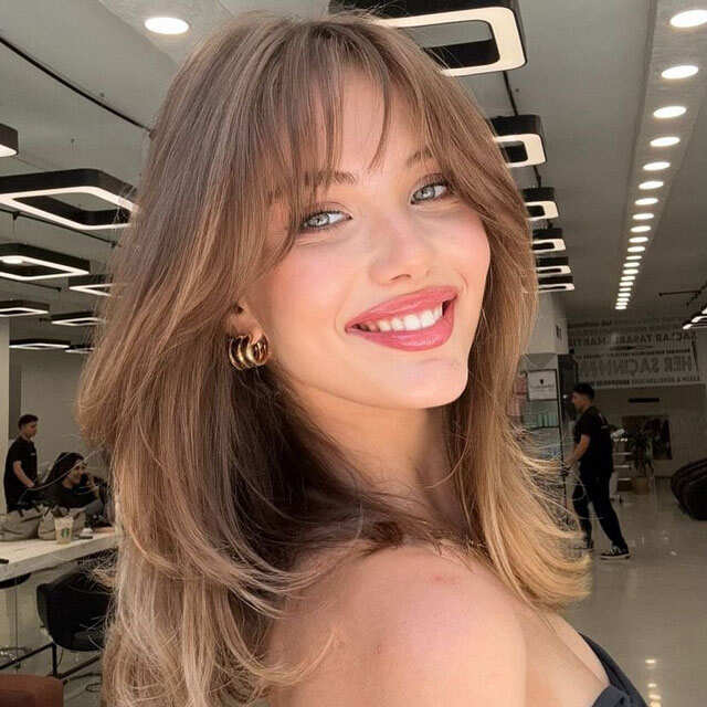 Shoulder-Length Soft Layers — Simple Oval Face Haircuts
