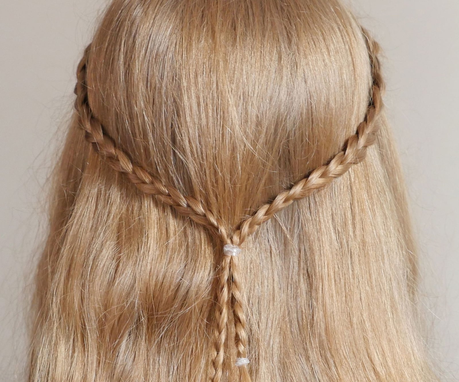 Light Blonde Braided Headband Collarbone Light Blonde Braided Headband Collarbone — Simple Parting Braids