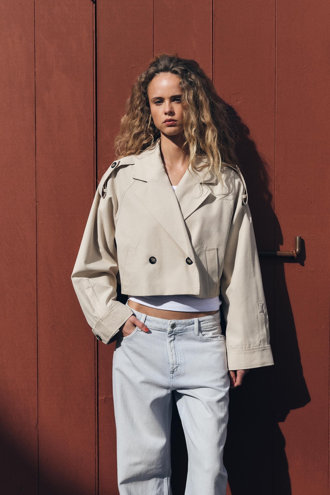 Cropped Trench Jacket and Relaxed Jeans, White Tank Top — Simple Photoshoot Outfits