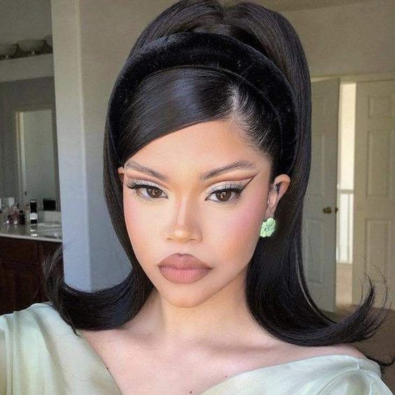 Wavy Black Ponytail With Loose Curls — Simple Ponytail with Swoop