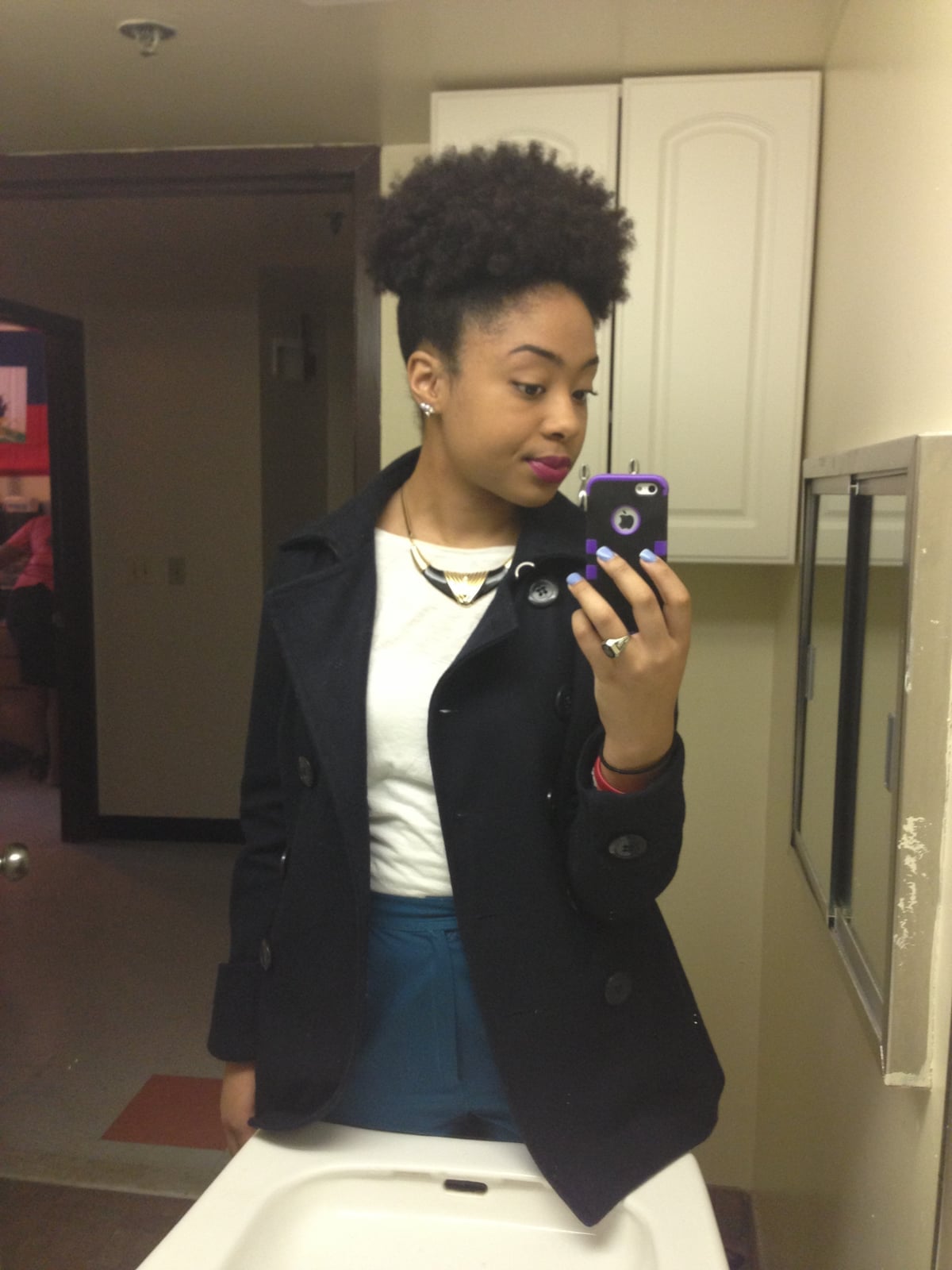 Large Voluminous Afro Puff, Mid-Back Large Voluminous Afro Puff, Mid-Back — Simple Puff Hairstyles