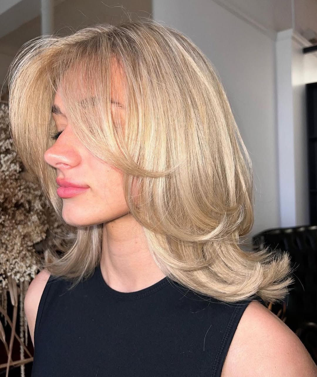 Collarbone Ash Blonde With Curtain Bangs Collarbone Ash Blonde With Curtain Bangs — Simple Rachel Haircuts