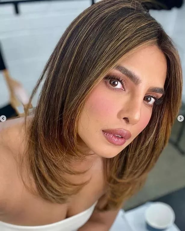 Collarbone Blowout With Curtain Bangs Collarbone Blowout With Curtain Bangs — Simple Rachel Haircuts