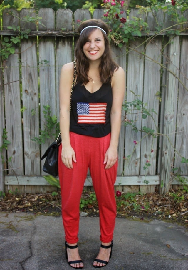 Red Sweatpants with Graphic Tank Red Sweatpants with Graphic Tank — Simple Red Pants Outfits