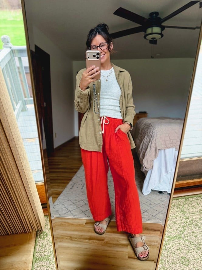 Red Wide-Leg Trousers with Gauze Shirt, Close-Up Take Red Wide-Leg Trousers with Gauze Shirt, Close-Up Take — Simple Red Pants Outfits