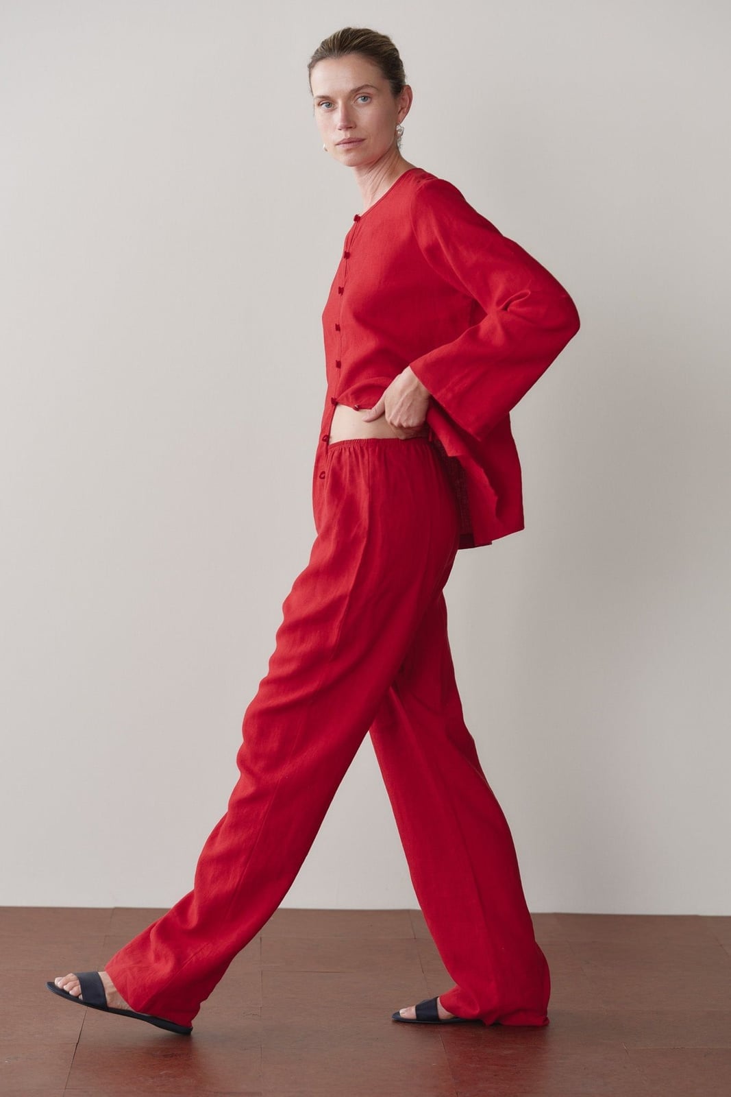 Red Linen Set with Flat Sandals Red Linen Set with Flat Sandals — Simple Red Pants Outfits