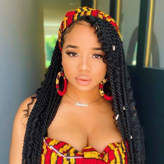Mid-Back Twists With Curtain Bangs and Highlights — Simple Senegalese Twists