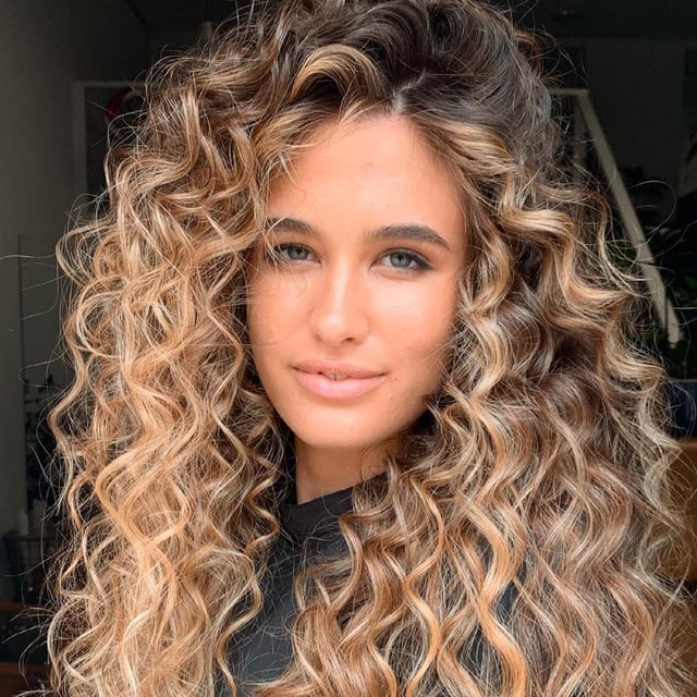 Voluminous Curls With Shadow Root Detail — Simple Shadow Root