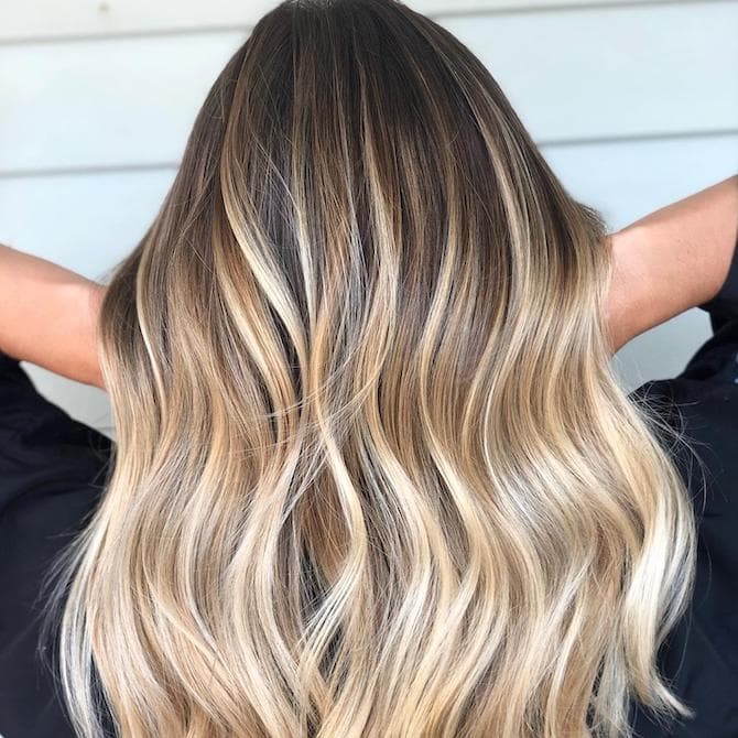 Wavy Hair With Shadow Root and Black Top — Simple Shadow Root