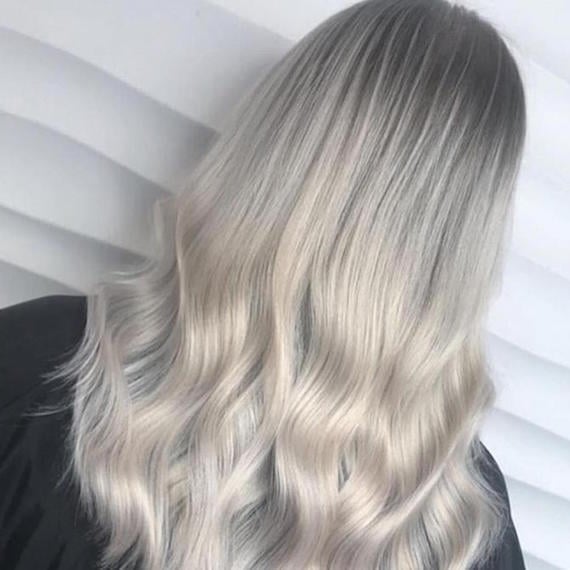 Wavy Hair With Shadow Root and Silver Blonde — Simple Shadow Root