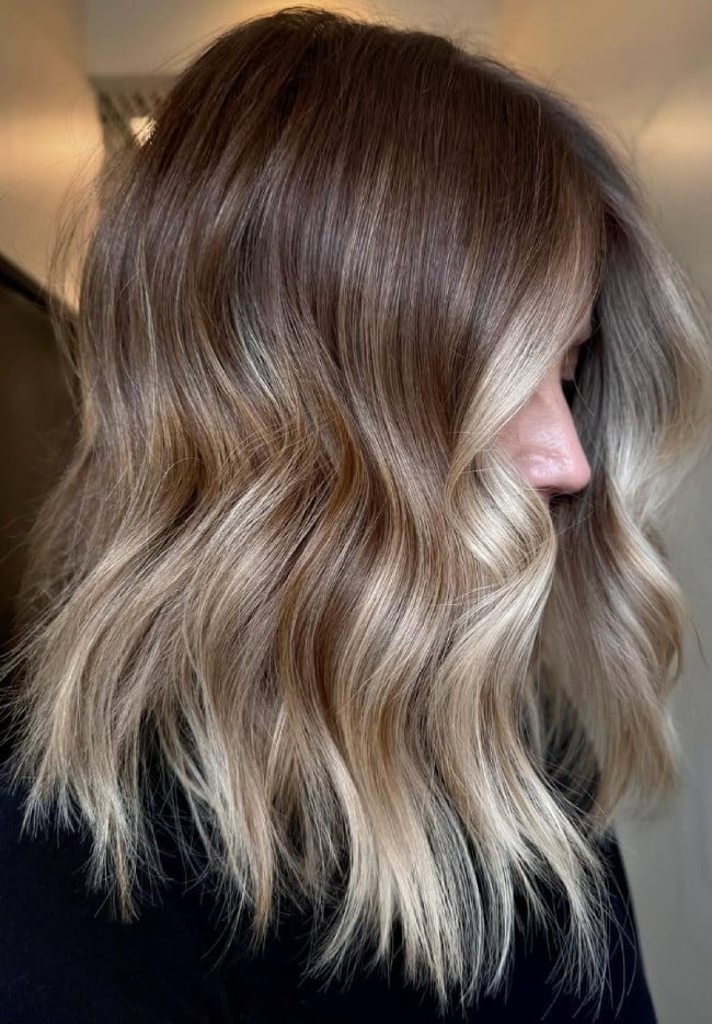 Medium Wavy Hair With Shadow Root and Black Top, Knit — Simple Shadow Root