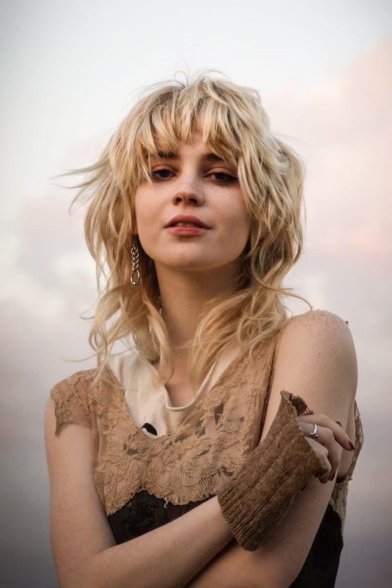 Collarbone Length Ash Blonde Shag With Textured Layers — Simple Shag Hair