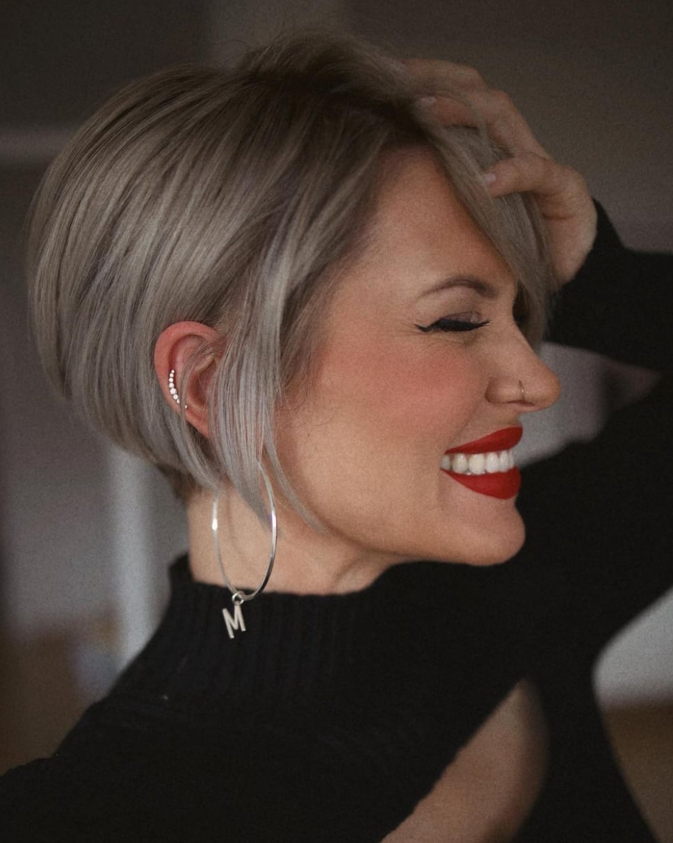 Chin Length Textured Bob Silver Gray Chin Length Textured Bob Silver Gray — Simple Short Haircuts