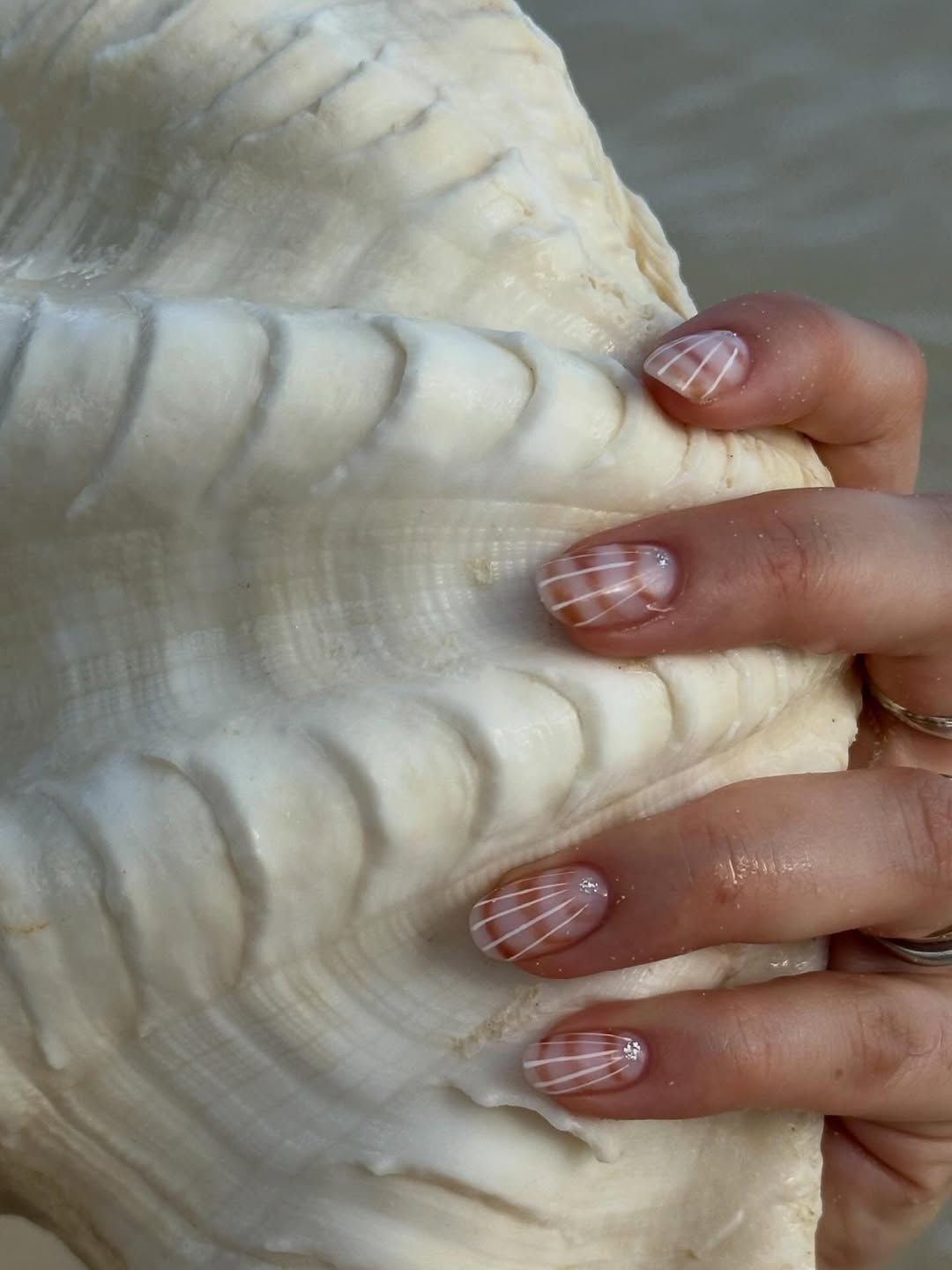 Clear Shell Ridge Line Short Oval Nails — Simple Short Nail Art