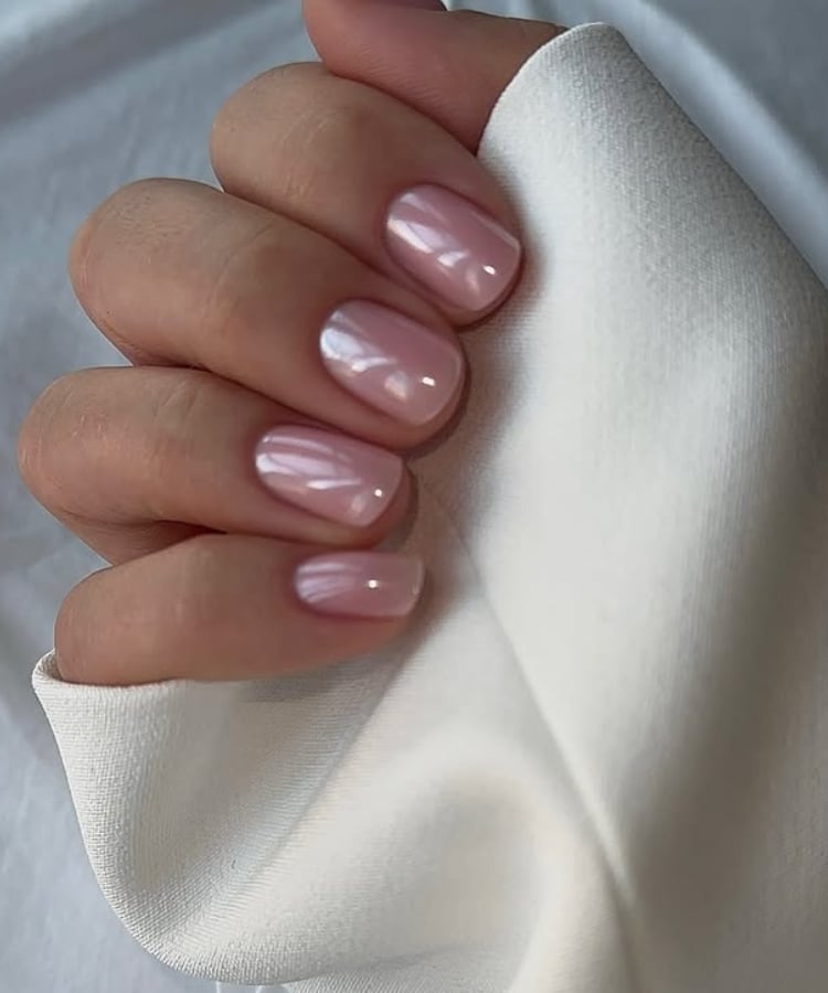Milky Pink Shimmer Short Round Nails — Simple Short Nails