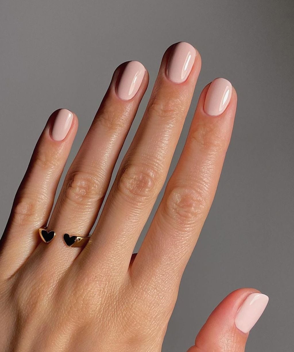 Glossy Light Pink Short Oval Nails — Simple Short Nails