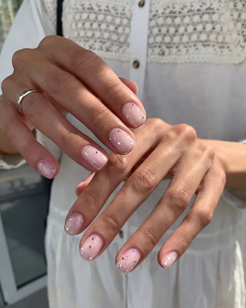 Sheer Pink Glitter Accent Short Oval Nails — Simple Short Nails