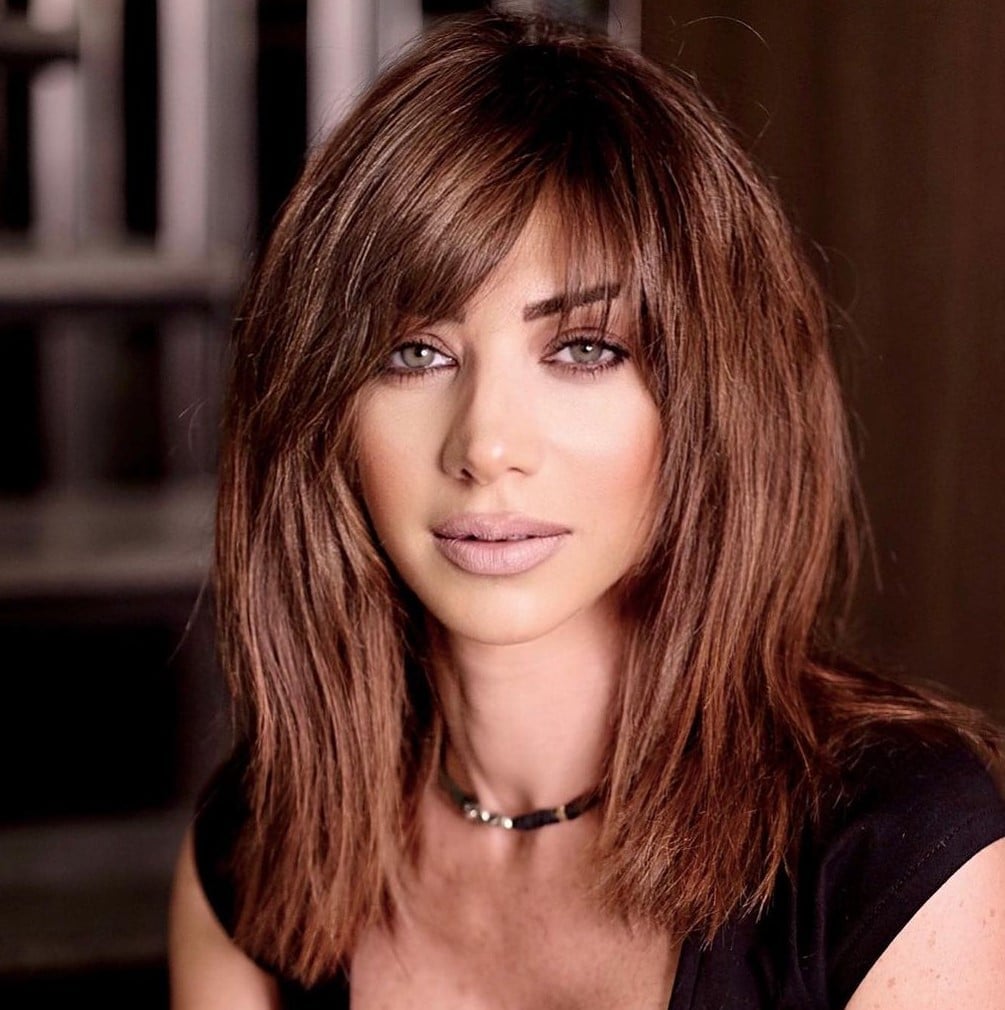 Shaggy Shoulder Cut With Curtain Bangs, Parted In The Middle — Simple Side Bangs