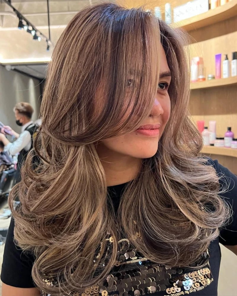 Mid-Back Wavy Hair With Dimension — Simple Side Bangs
