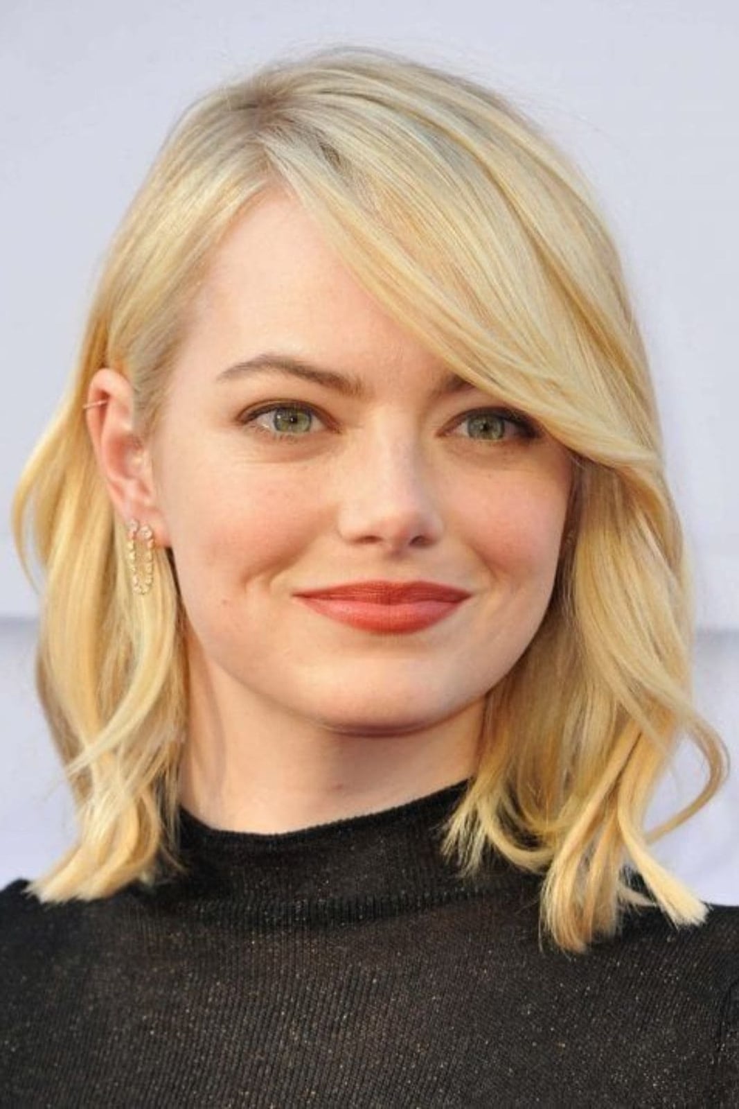 Blonde Collarbone Bob With Wavy Blowout — Simple Side Bangs