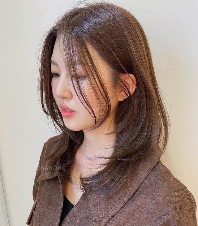 Shoulder Dark Brown with Feathered Side Bangs Shoulder Dark Brown with Feathered Side Bangs — Simple Side Bangs Hairstyles